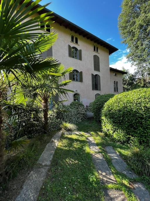 Appartamento In Villa Storica Oleggio Castello Екстериор снимка